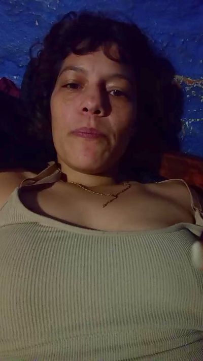 luzzalazzar3 live cam on Cam4