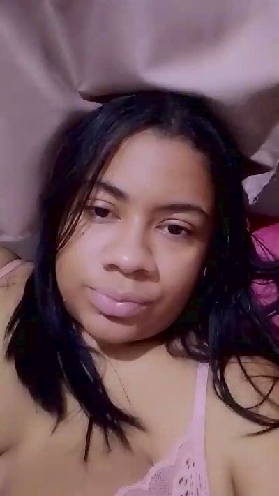 lynagg2 live cam on Cam4