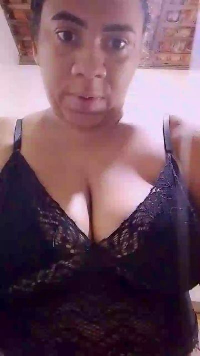lynagg2 live cam on Cam4