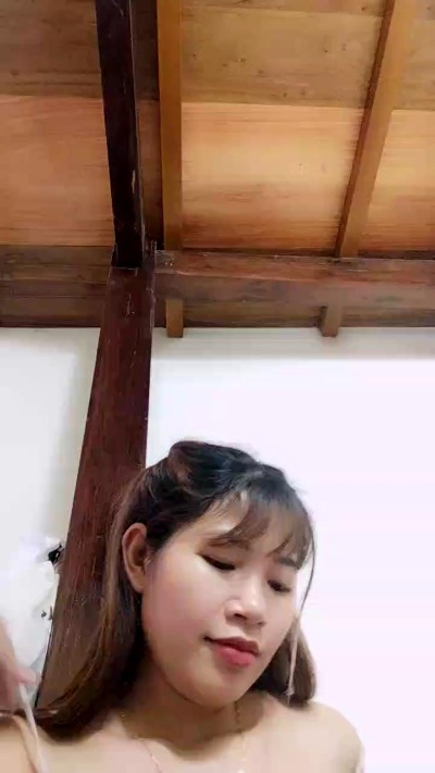 lynda001 live cam on Cam4