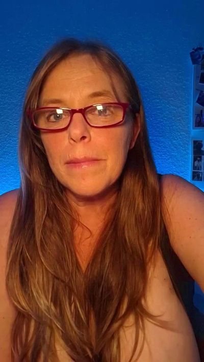 m_o_na_x live cam on Cam4