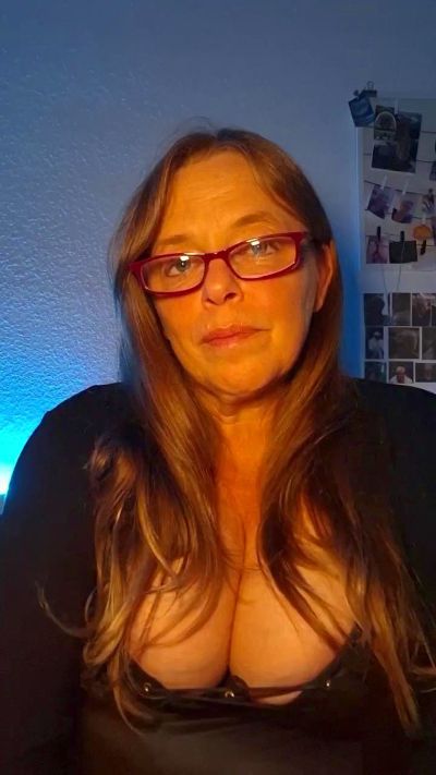 m_o_na_x live cam on Cam4