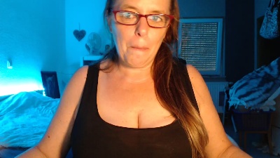 m_o_na_x live cam on Cam4