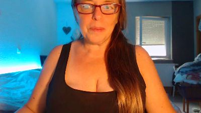 m_o_na_x live cam on Cam4
