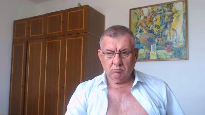 machomale3 live cam on Cam4