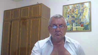 machomale3 live cam on Cam4