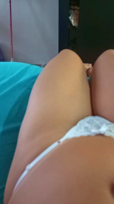 madelicia9 live cam on Cam4
