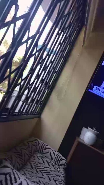 madha_hot live cam on Cam4