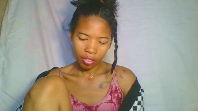 maellah1 live cam on Cam4
