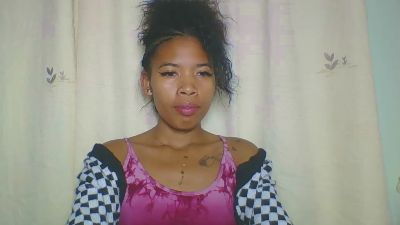 maellah1 live cam on Cam4