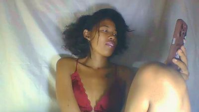 maellah1 live cam on Cam4