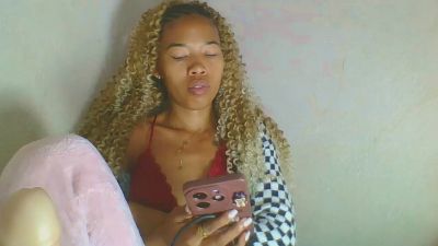 maellah1 live cam on Cam4
