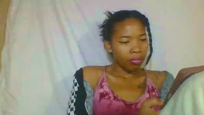 maellah1 live cam on Cam4