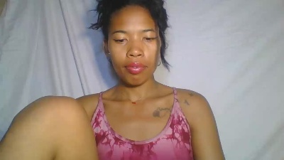 maellah1 live cam on Cam4