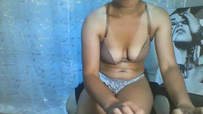 maelys19 live cam on Cam4
