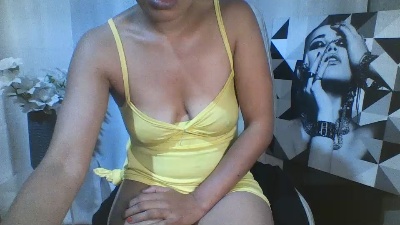 maelys19 live cam on Cam4