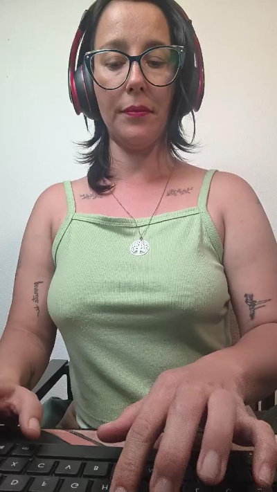 mahina84_ live cam on Cam4