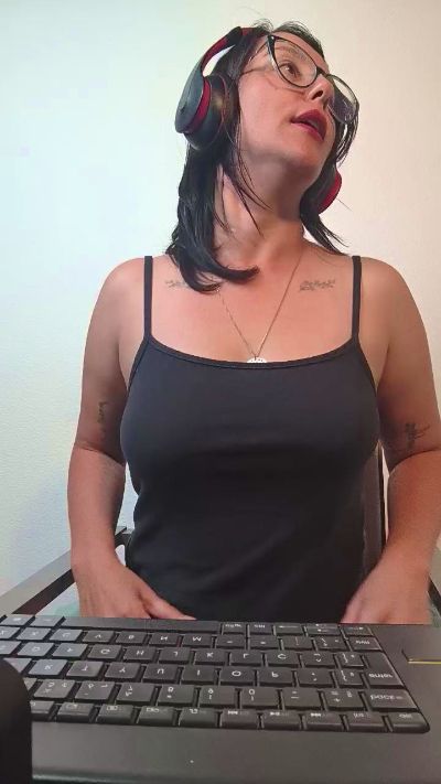 mahina84_ live cam on Cam4