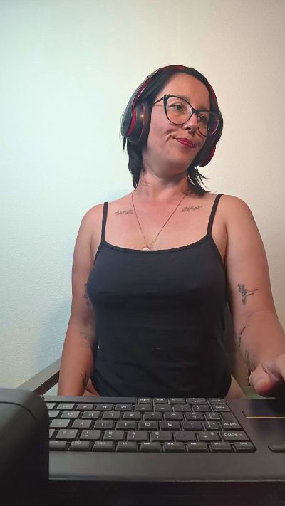mahina84_ live cam on Cam4