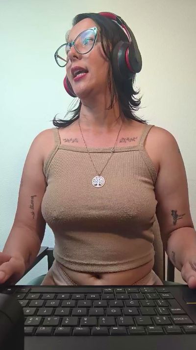 mahina84_ live cam on Cam4
