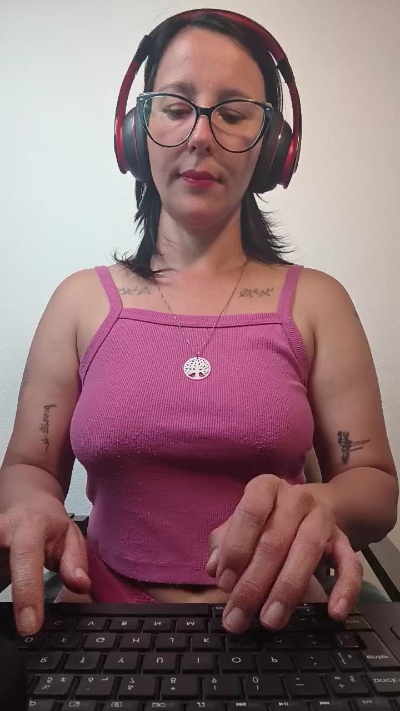 mahina84_ live cam on Cam4