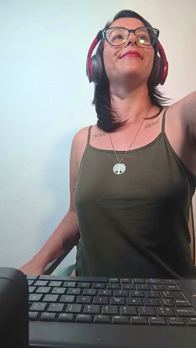 mahina84_ live cam on Cam4