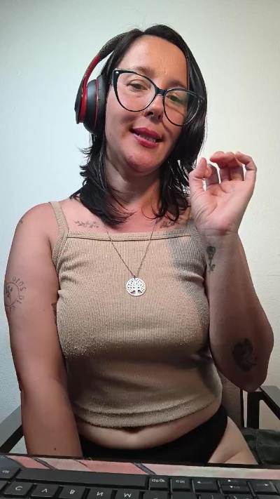 mahina84_ live cam on Cam4