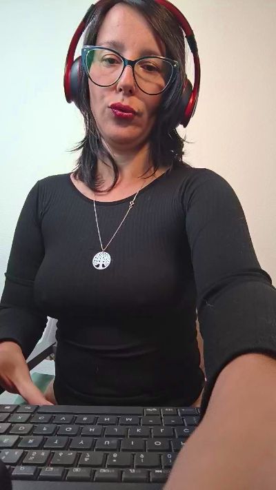 mahina84_ live cam on Cam4