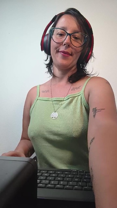 mahina84_ live cam on Cam4