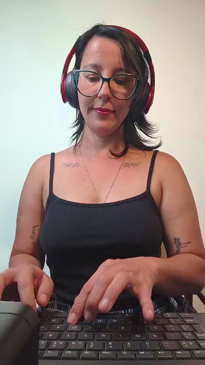 mahina84_ live cam on Cam4