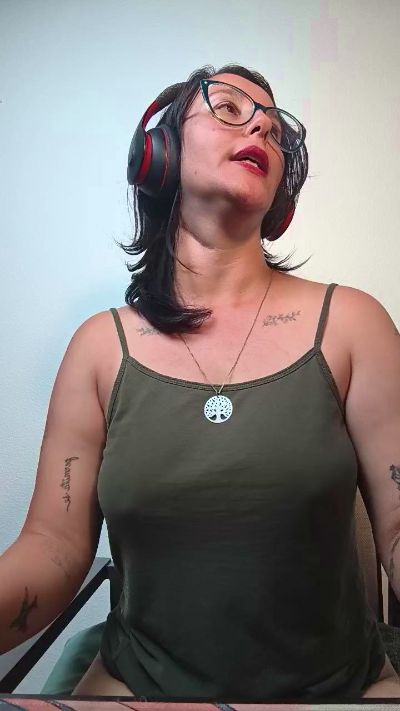 mahina84_ live cam on Cam4