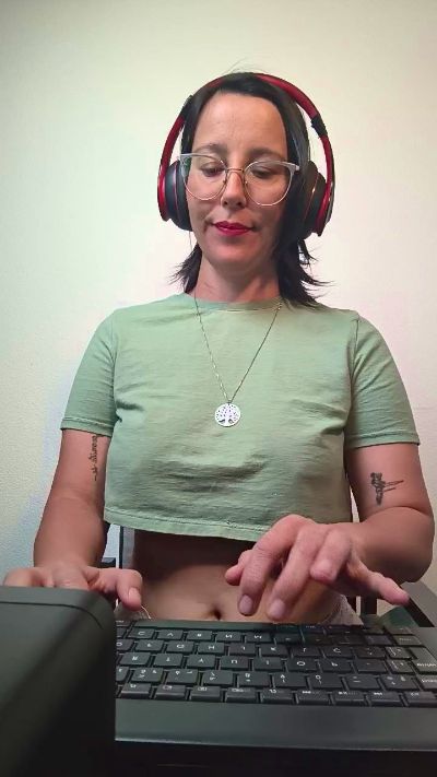 mahina84_ live cam on Cam4