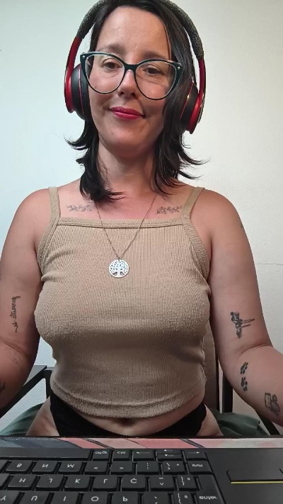 mahina84_ live cam on Cam4