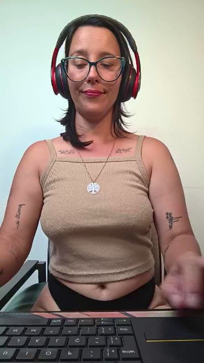 mahina84_ live cam on Cam4