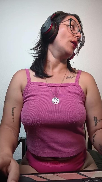 mahina84_ live cam on Cam4