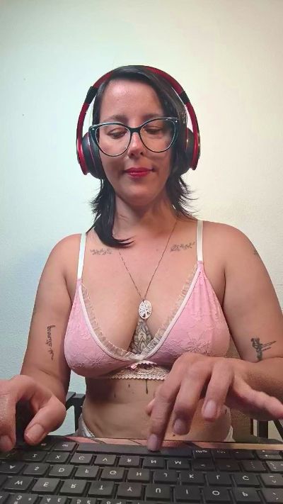 mahina84_ live cam on Cam4