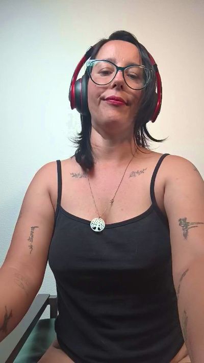mahina84_ live cam on Cam4