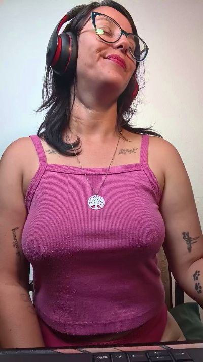 mahina84_ live cam on Cam4
