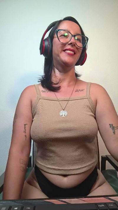 mahina84_ live cam on Cam4