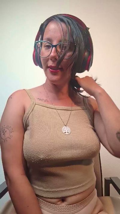 mahina84_ live cam on Cam4