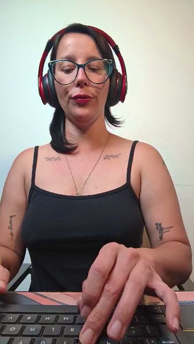 mahina84_ live cam on Cam4
