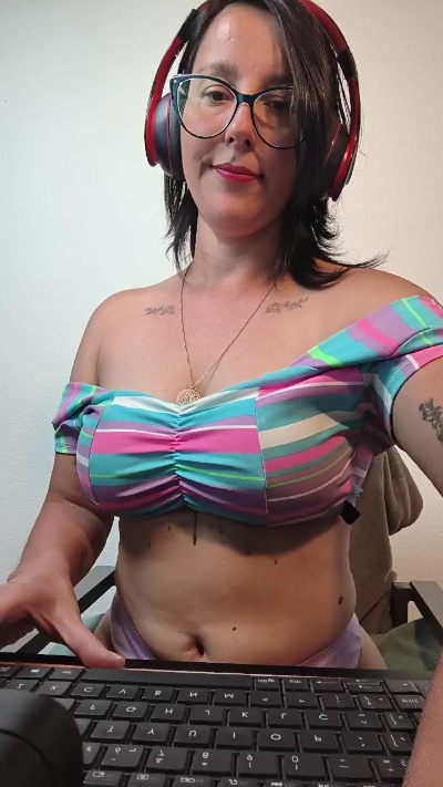 mahina84_ live cam on Cam4