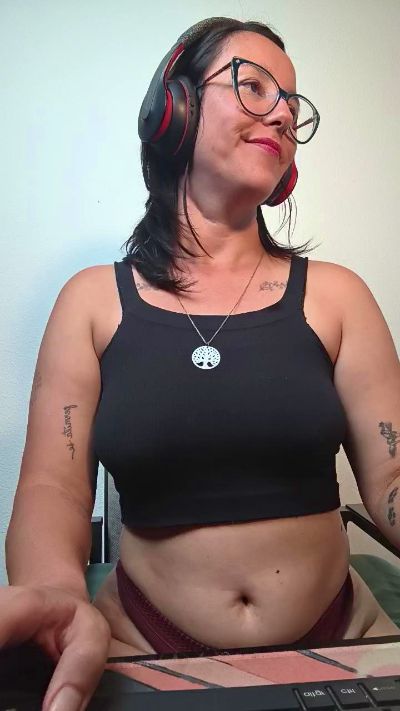 mahina84_ live cam on Cam4