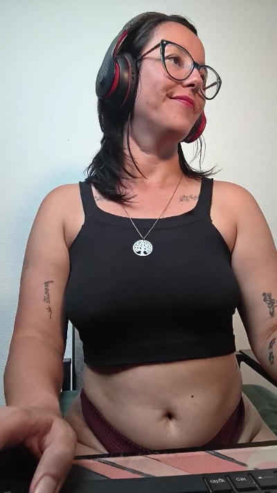 mahina84_ live cam on Cam4