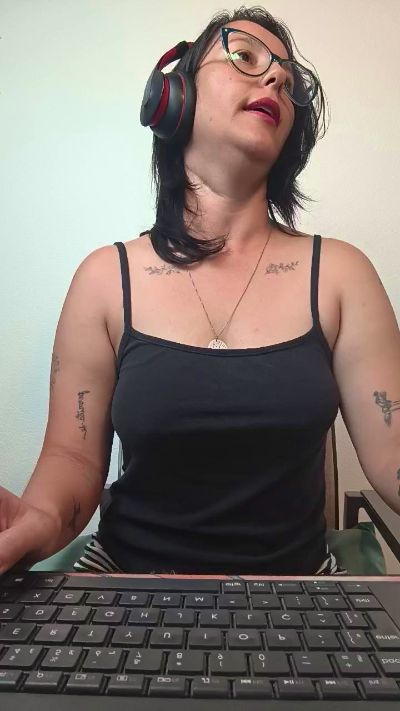 mahina84_ live cam on Cam4
