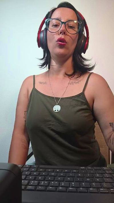 mahina84_ live cam on Cam4