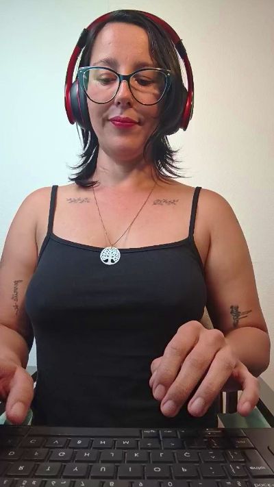 mahina84_ live cam on Cam4