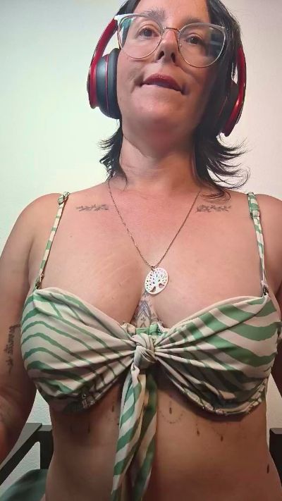 mahina84_ live cam on Cam4
