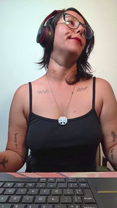 mahina84_ live cam on Cam4