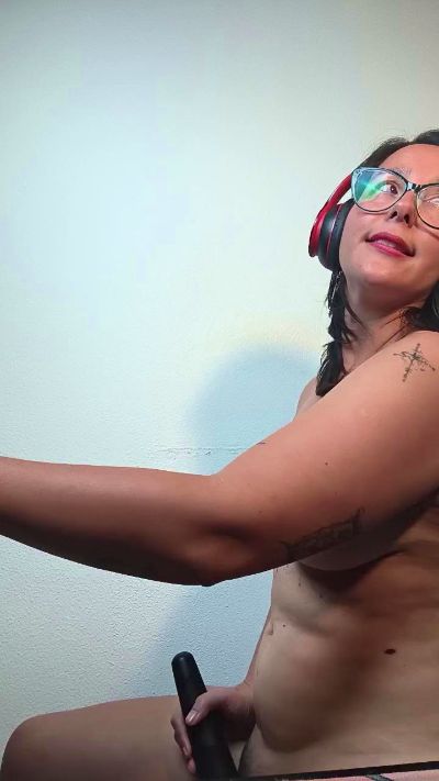 mahina84_ live cam on Cam4